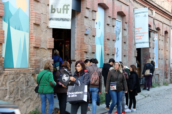 Visitors at one of the shops for Rec in Igualada on November 7 2018 (by Gemma Aleman)